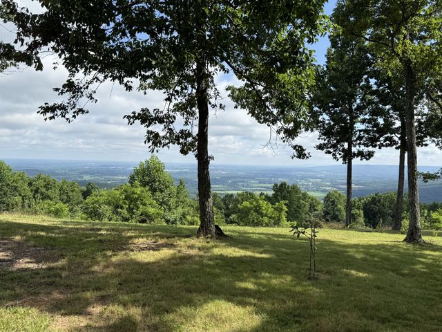 231 Point Dr, Belvidere, TN 37306