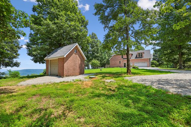 231 Point Dr, Belvidere, TN 37306