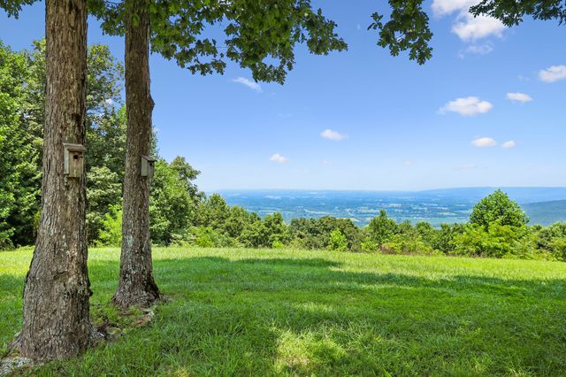 231 Point Dr, Belvidere, TN 37306