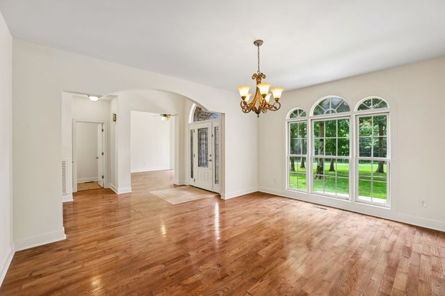 231 Point Dr, Belvidere, TN 37306