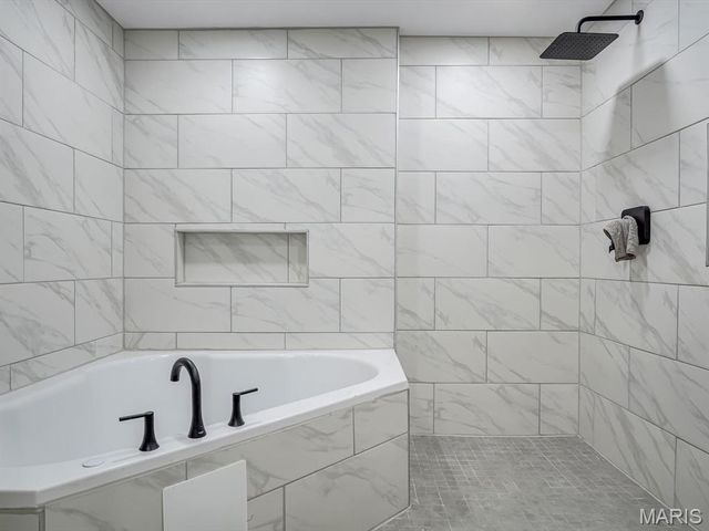 200 Rebecca Lane, Chester, IL 62233