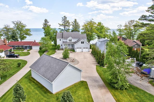 1147 N Bay Drive, Tawas City, MI 48730