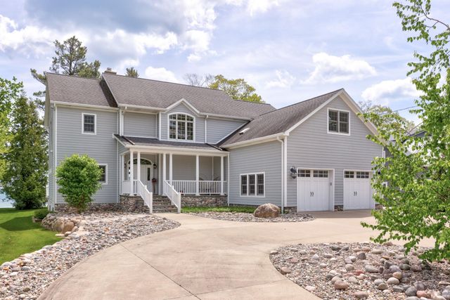 1147 N Bay Drive, Tawas City, MI 48730