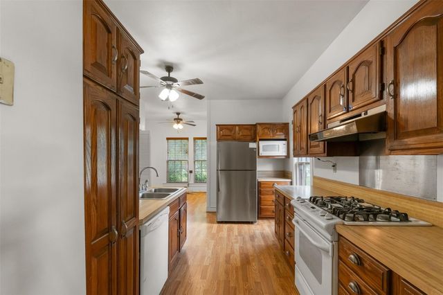 717 E Houston Avenue, Crockett, TX 75835