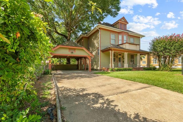 717 E Houston Avenue, Crockett, TX 75835