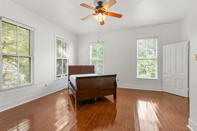 717 E Houston Avenue, Crockett, TX 75835