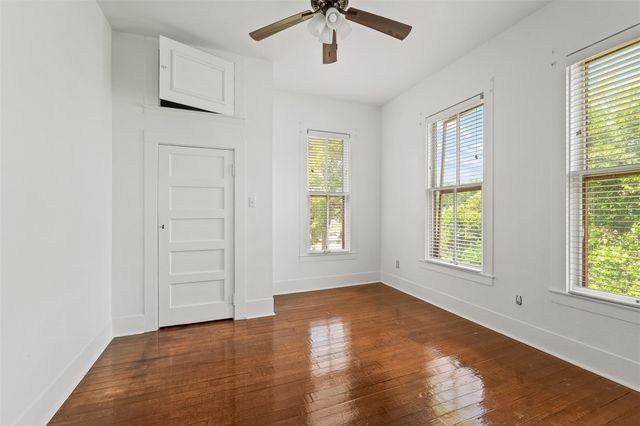 717 E Houston Avenue, Crockett, TX 75835