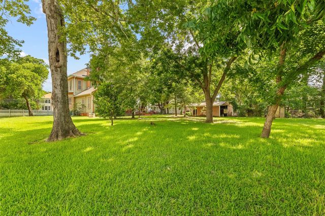 717 E Houston Avenue, Crockett, TX 75835