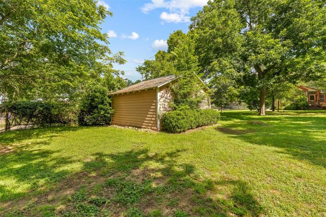 717 E Houston Avenue, Crockett, TX 75835