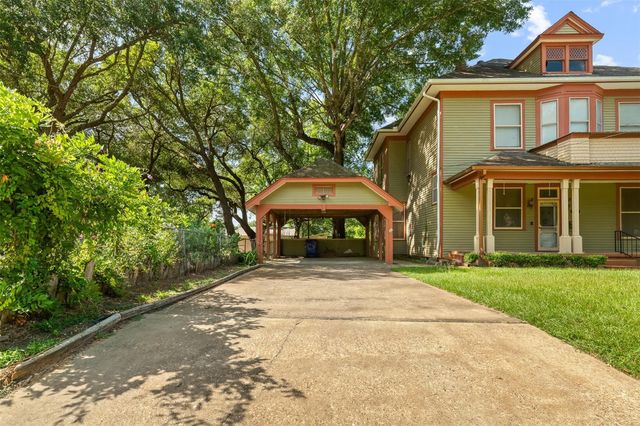 717 E Houston Avenue, Crockett, TX 75835