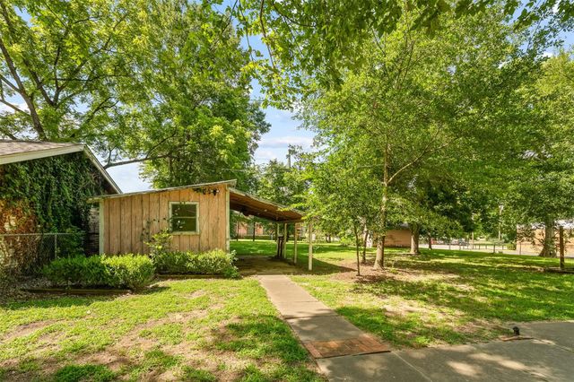 717 E Houston Avenue, Crockett, TX 75835