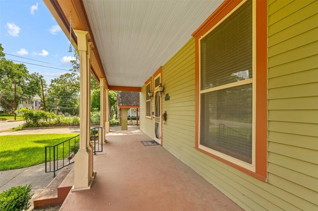 717 E Houston Avenue, Crockett, TX 75835