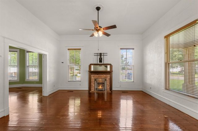 717 E Houston Avenue, Crockett, TX 75835