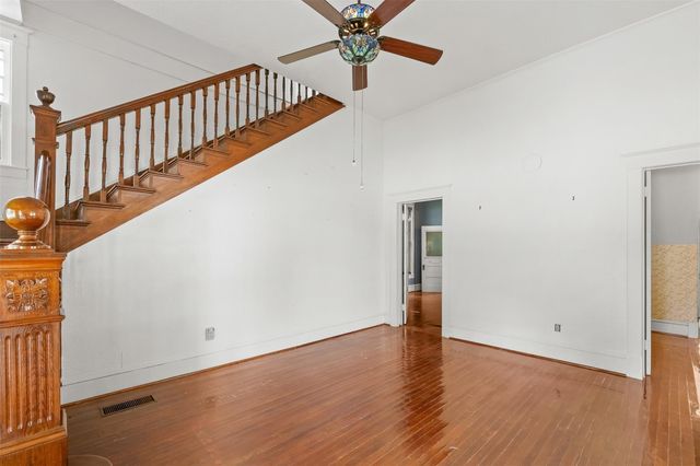 717 E Houston Avenue, Crockett, TX 75835