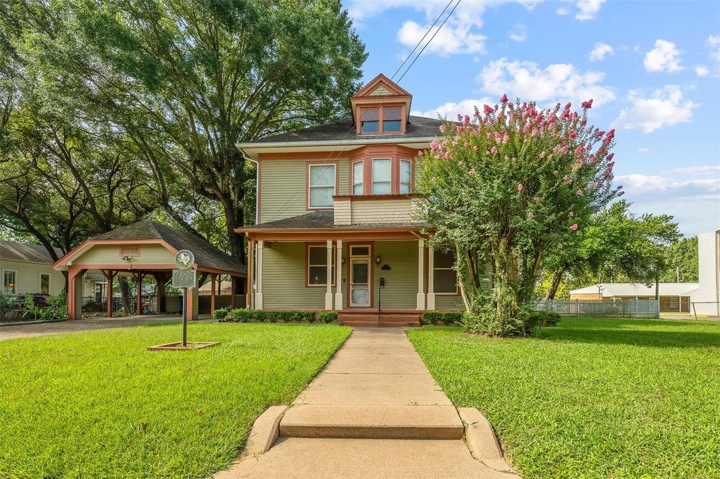 717 E Houston Avenue, Crockett, TX 75835