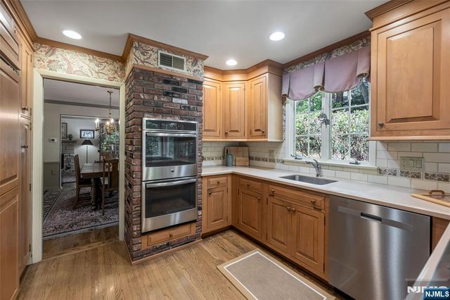 570 Bennington Terrace, Ridgewood, NJ 07450