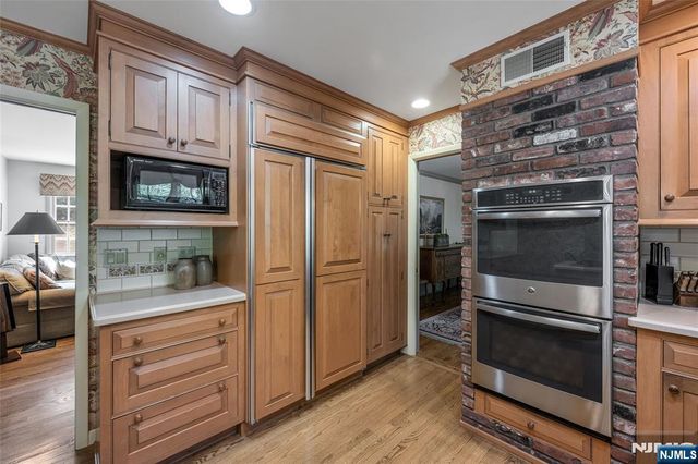 570 Bennington Terrace, Ridgewood, NJ 07450