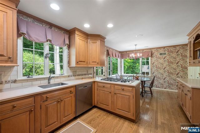 570 Bennington Terrace, Ridgewood, NJ 07450