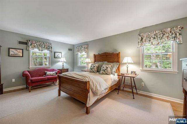 570 Bennington Terrace, Ridgewood, NJ 07450