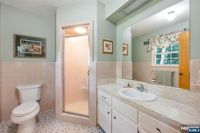 570 Bennington Terrace, Ridgewood, NJ 07450