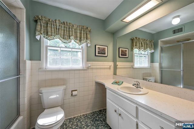 570 Bennington Terrace, Ridgewood, NJ 07450