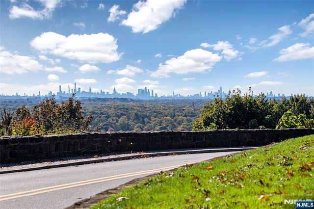 570 Bennington Terrace, Ridgewood, NJ 07450