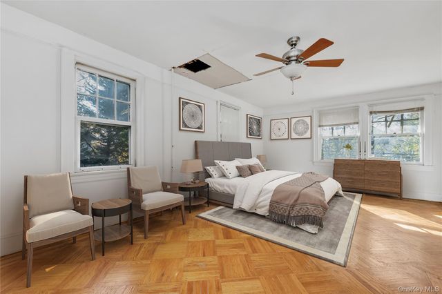 73 Peterson Place, Lynbrook, NY 11563