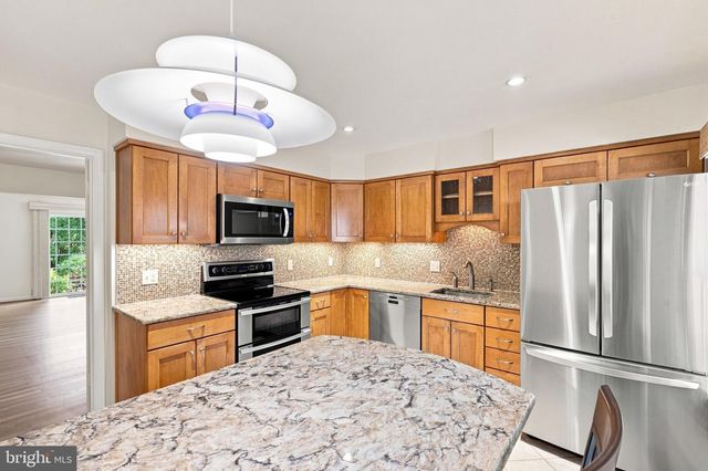 7384 HALLCREST DR, Mclean, VA 22102