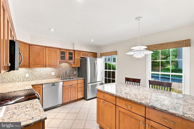 7384 HALLCREST DR, Mclean, VA 22102