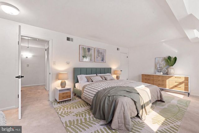 7384 HALLCREST DR, Mclean, VA 22102