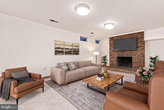 7384 HALLCREST DR, Mclean, VA 22102
