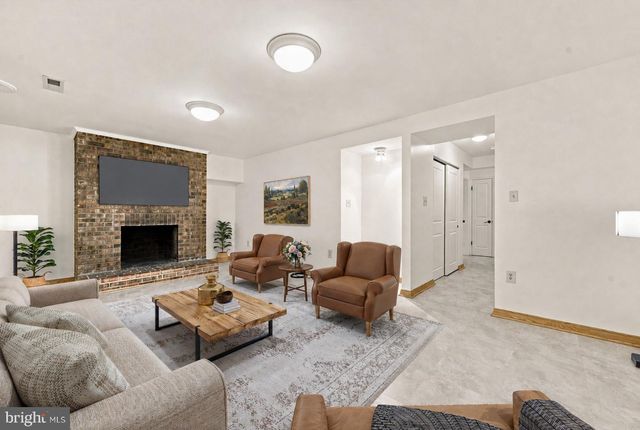 7384 HALLCREST DR, Mclean, VA 22102