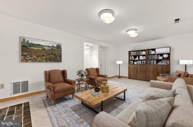 7384 HALLCREST DR, Mclean, VA 22102