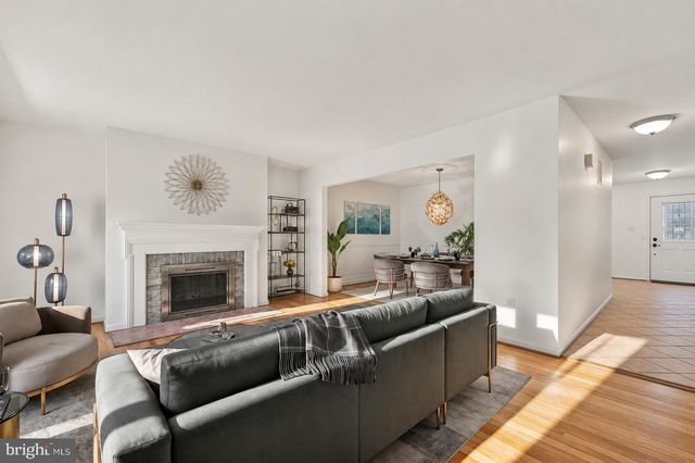7384 HALLCREST DR, Mclean, VA 22102