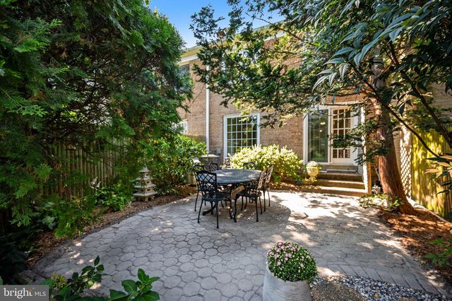 7384 HALLCREST DR, Mclean, VA 22102