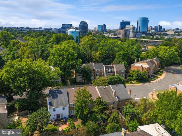 7384 HALLCREST DR, Mclean, VA 22102