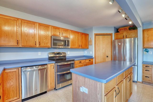 W334N7700 Stone Bank ROAD, Oconomowoc, WI 53066