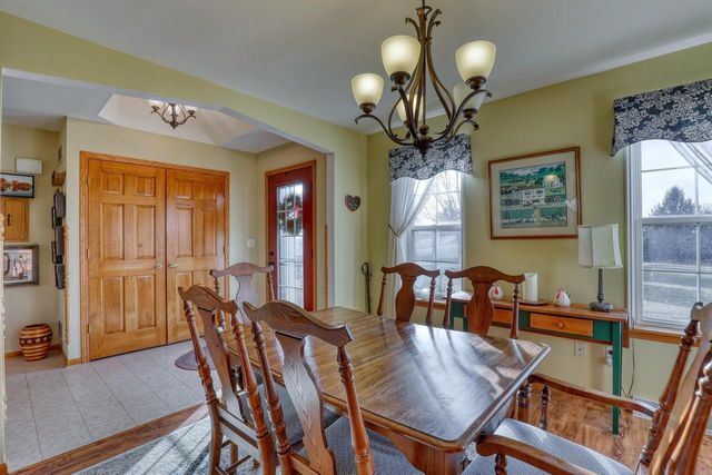 W334N7700 Stone Bank ROAD, Oconomowoc, WI 53066