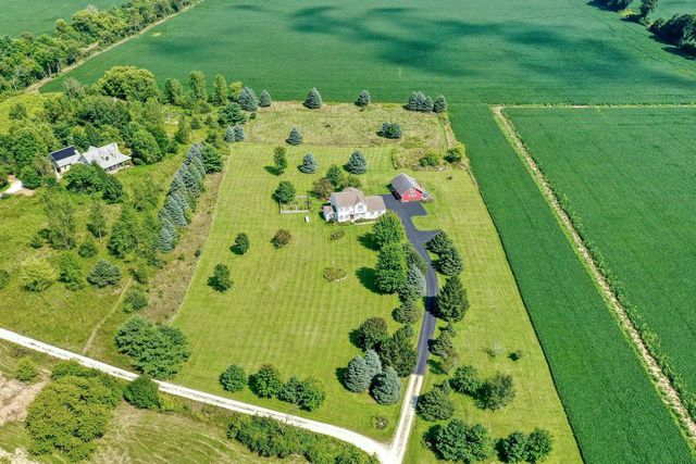 W334N7700 Stone Bank ROAD, Oconomowoc, WI 53066