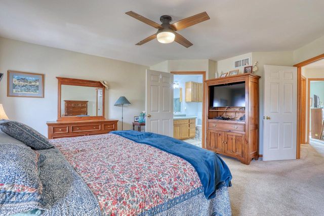 W334N7700 Stone Bank ROAD, Oconomowoc, WI 53066