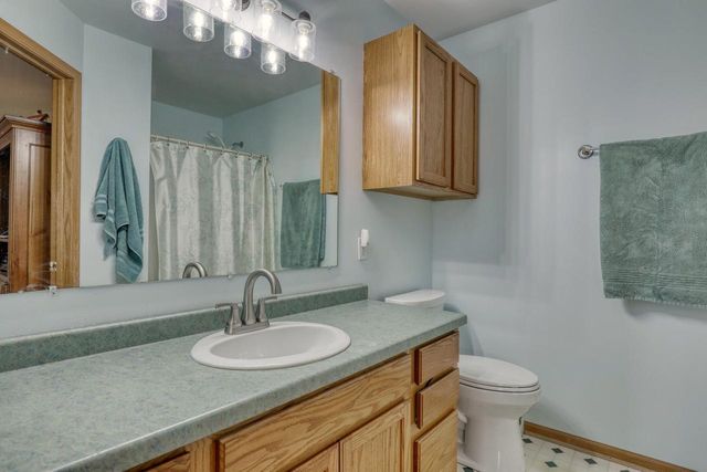 W334N7700 Stone Bank ROAD, Oconomowoc, WI 53066