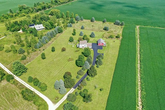 W334N7700 Stone Bank ROAD, Oconomowoc, WI 53066