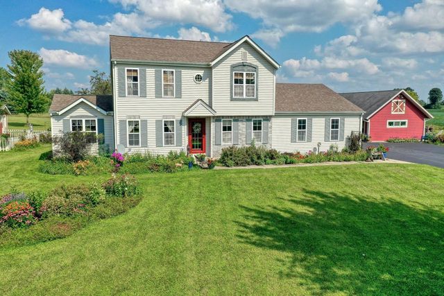 W334N7700 Stone Bank ROAD, Oconomowoc, WI 53066