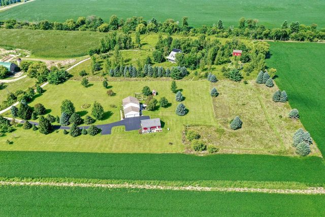 W334N7700 Stone Bank ROAD, Oconomowoc, WI 53066