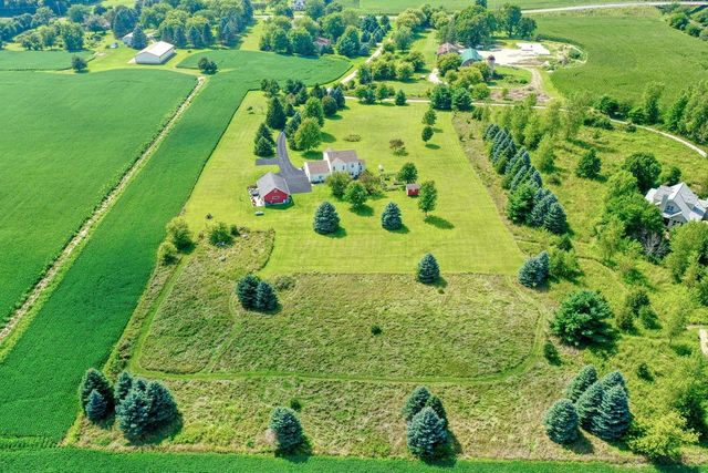 W334N7700 Stone Bank ROAD, Oconomowoc, WI 53066