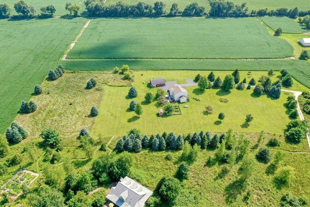 W334N7700 Stone Bank ROAD, Oconomowoc, WI 53066