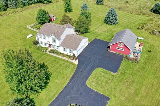 W334N7700 Stone Bank ROAD, Oconomowoc, WI 53066