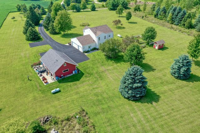 W334N7700 Stone Bank ROAD, Oconomowoc, WI 53066