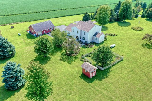 W334N7700 Stone Bank ROAD, Oconomowoc, WI 53066