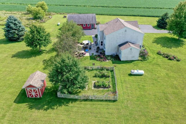 W334N7700 Stone Bank ROAD, Oconomowoc, WI 53066